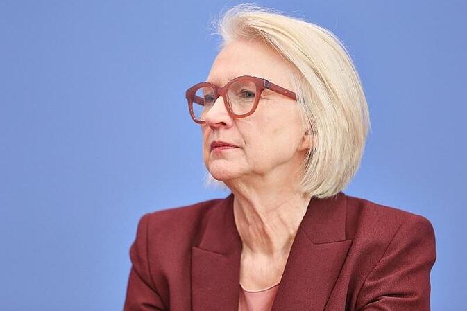 Schnitzer rechnet mit niedrigeren Spritpreisen in einigen Tagen