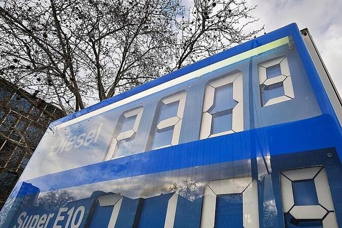 Spritpreise: RWI sieht höhere Steuereinahmen - BMF widerspricht