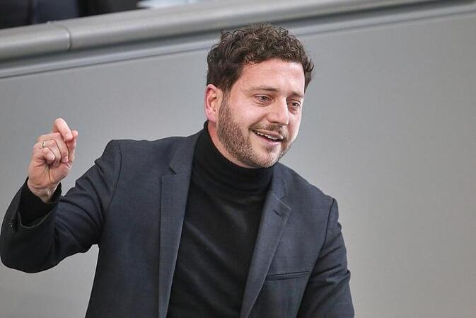 Banaszak fordert Tempolimit statt höherer Pendlerpauschale