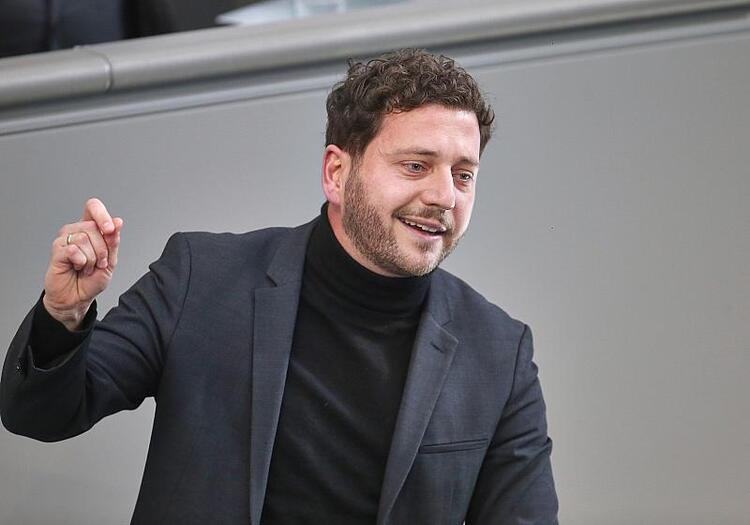 Banaszak fordert Tempolimit statt höherer Pendlerpauschale