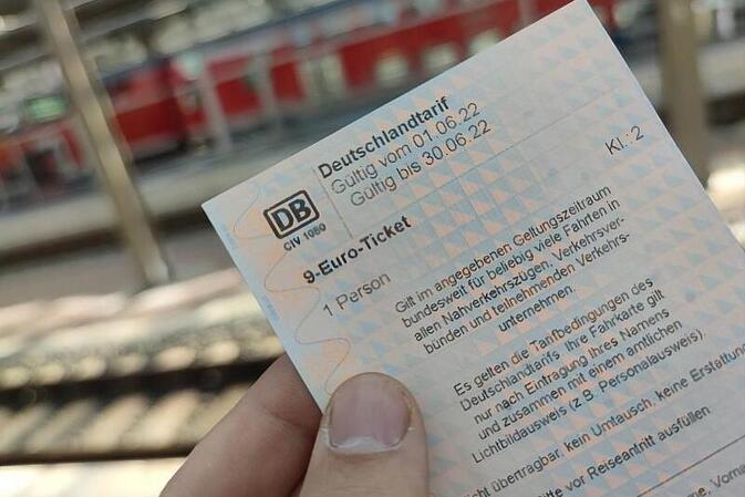 Energiepreise: Linke will Rückkehr des 9-Euro-Tickets