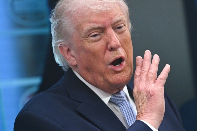 Trump warnt Teheran vor Erheben von Mautgebühren in Straße von Hormus