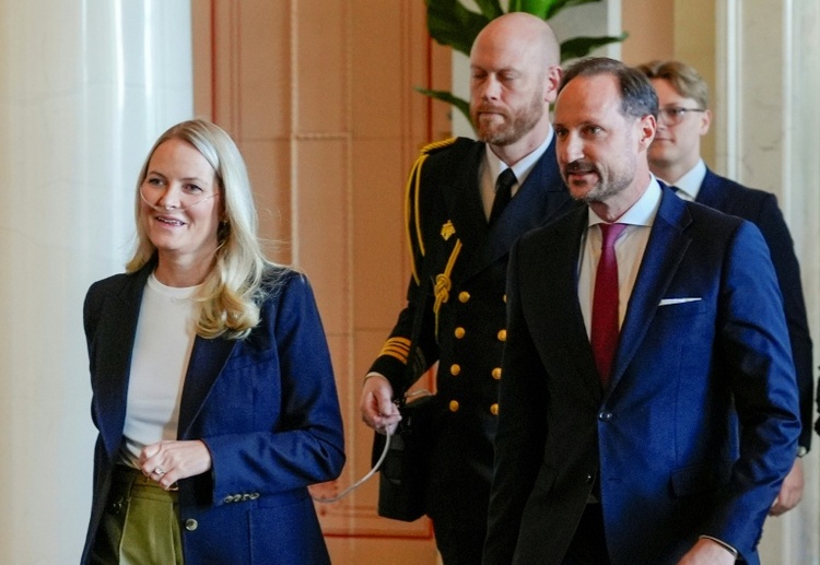 Kronprinzessin Mette-Marit zeigt sich erstmals mit Sauerstoffgerät
