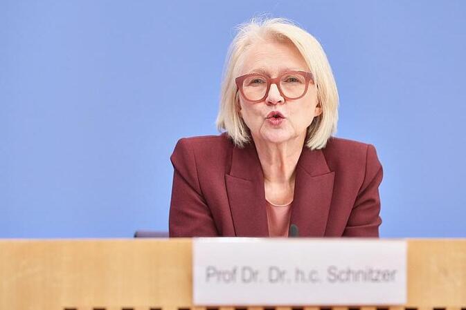 Wirtschaftsweise befürwortet Klimageld statt Spritpreis-Eingriffen