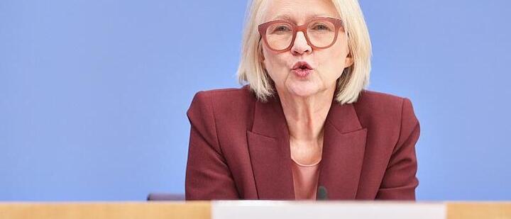 Wirtschaftsweise befürwortet Klimageld statt Spritpreis-Eingriffen