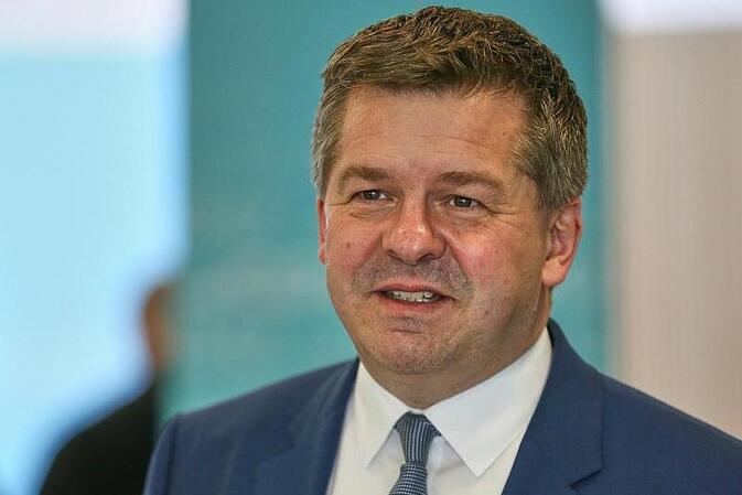 Schulze fordert Merz zu schneller Spritpreis-Entlastung auf