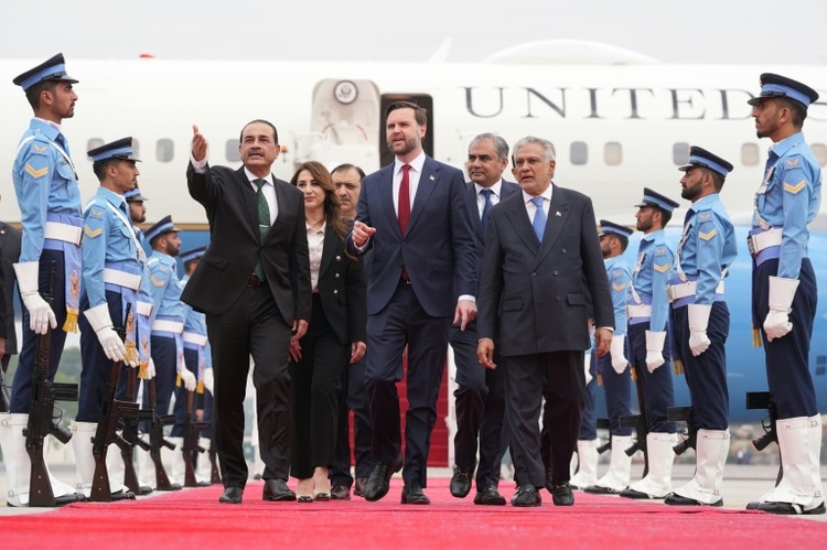 US-Vizepräsident Vance zu Verhandlungen mit Iran in Pakistan eingetroffen