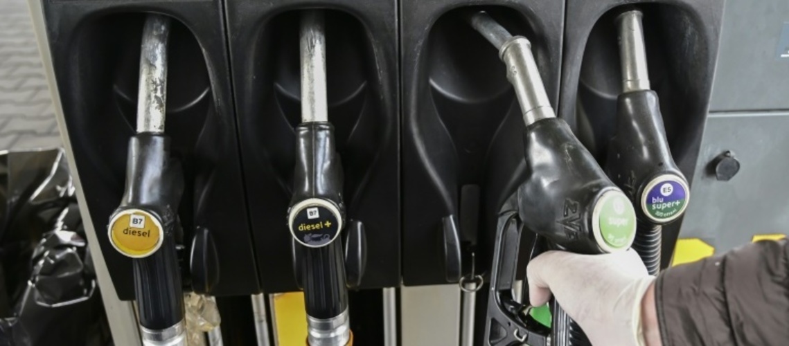 Wirtschaftsweise: ''Die meisten Menschen können höhere Spritpreise verkraften''