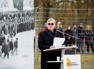 Kerkeling stellt sich im KZ Buchenwald gegen Rechtspopulisten und das Vergessen