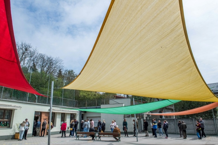 Rekordbeteiligung bei Parlamentswahl in Ungarn - Wahllokale geschlossen