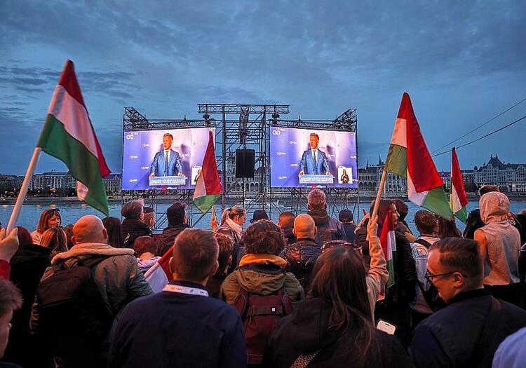 Parlamentswahl in Ungarn: Magyar spricht von 