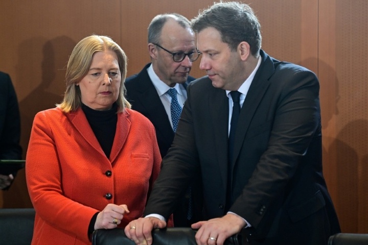 Bericht: Regierung diskutiert Reduzierung der Lohnfortzahlung im Krankheitsfall