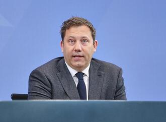 Klingbeil: Mineralölkonzerne verstärkt kartellrechtlich im Fokus