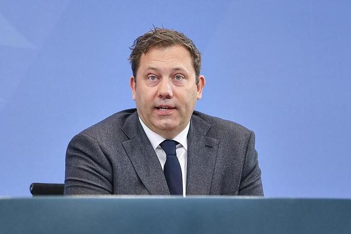 Klingbeil: Mineralölkonzerne verstärkt kartellrechtlich im Fokus