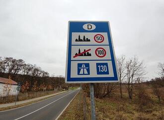 Deutsche zu zeitlich begrenztem Tempolimit auf Autobahnen gespalten