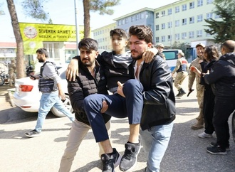 Angreifer verletzt 16 Menschen an türkischer Berufsschule