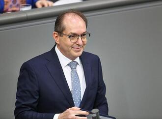 Dobrindt plant 3,5 Milliarden Mehrkosten für Beamte pro Jahr