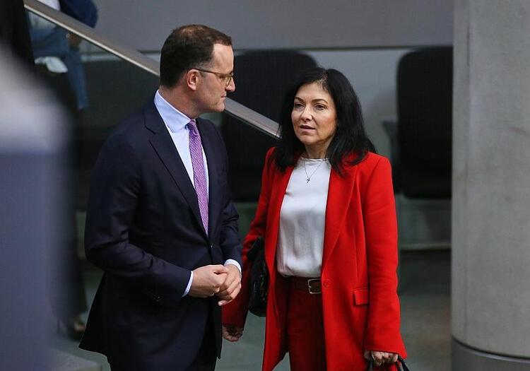 Spahn stärkt Reiche demonstrativ den Rücken