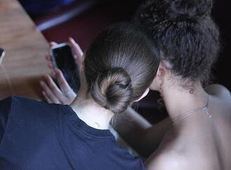 Umfrage: Junge Menschen inszenieren online oft glücklicheres Leben