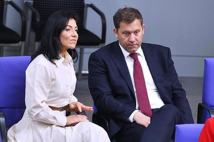 Klingbeil legt Vorbehalte gegen Energiegesetze von Reiche ein