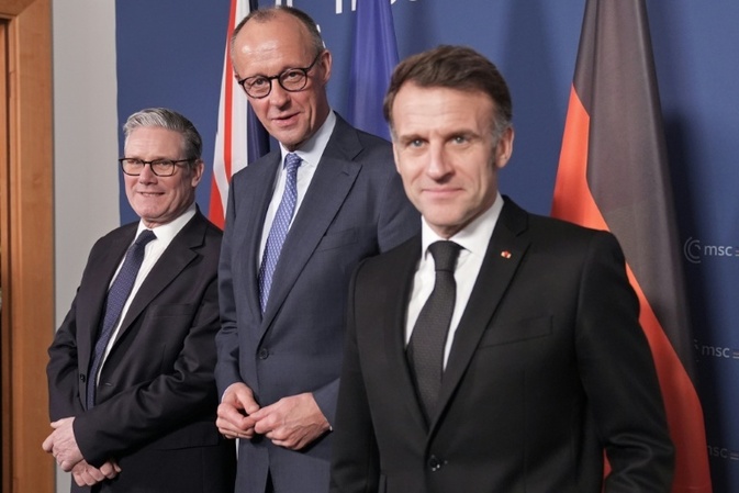 Merz in Paris zu Gesprächen über Sicherung der Straße von Hormus