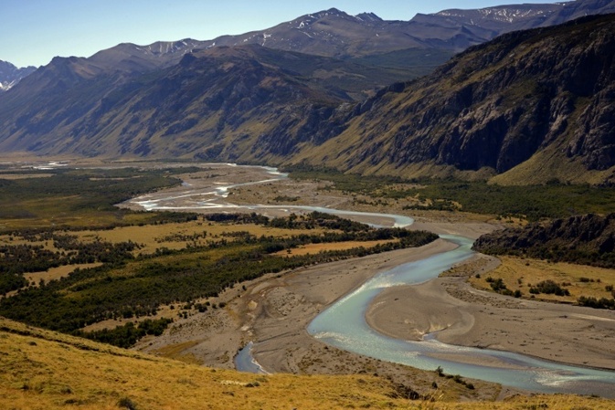 Auf Schafsfarm in Patagonien: Forscherteam entdeckt neuen Langhalssaurier
