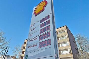 Deutsche sehen Schuld für hohen Benzinpreis bei Ölkonzernen