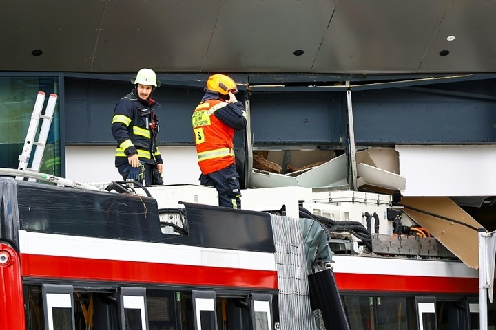 Bus kracht in Supermarkt: Ein Toter und mehrere Verletzte in Salzburg