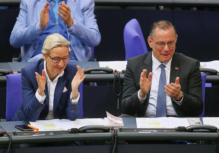Forsa: AfD weiter vorn - Merz-Zufriedenheit verharrt auf Tiefstand
