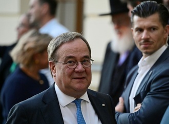 Bericht: CDU-Politiker Laschet bricht sich bei Unfall mit E-Scooter Schulter