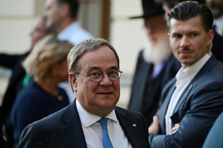 Bericht: CDU-Politiker Laschet bricht sich bei Unfall mit E-Scooter Schulter