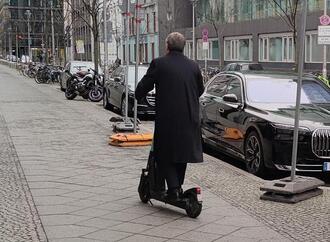 Armin Laschet bei E-Scooter-Unfall verletzt