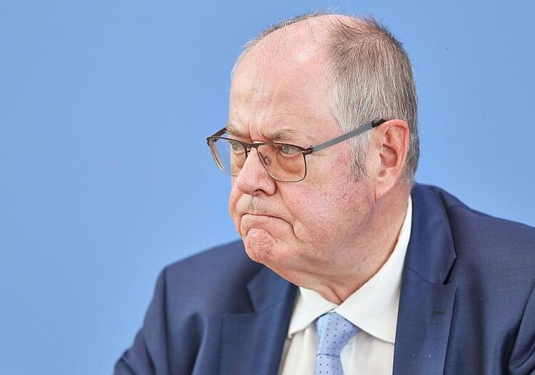 Steinbrück sieht beispiellose Verdichtung von Herausforderungen
