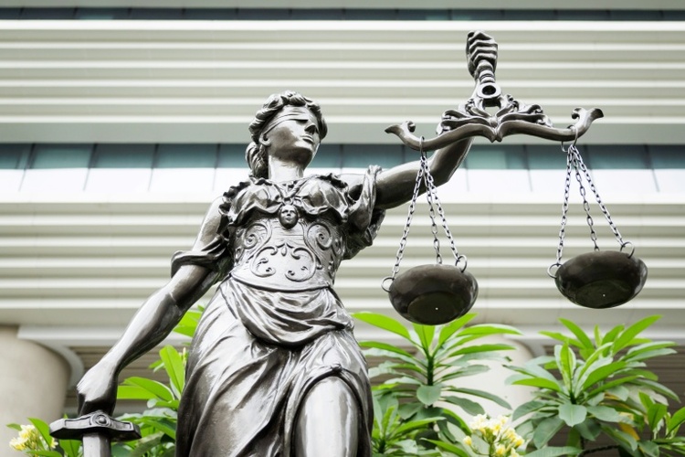 Ehefrau erstochen: Lebenslange Haft für Mann wegen Mordes in Kassel