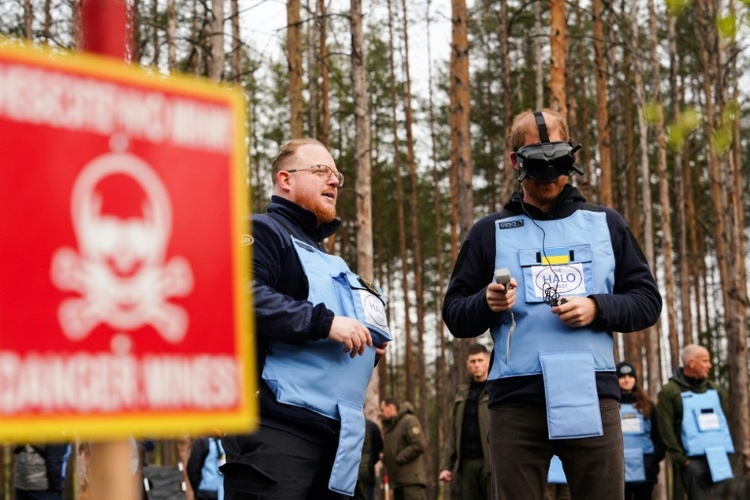 Auf den Spuren von Diana: Prinz Harry besucht Minenräumer in der Ukraine