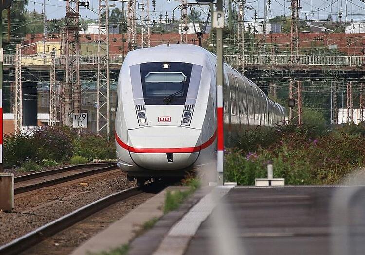 Grüne: Einfrieren der Ticketpreise bei Bahn 