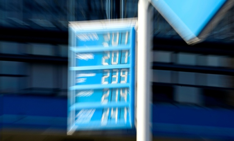 Studie: Zwölf-Uhr-Tankregel bringt Mineralölkonzernen zusätzliche Gewinne