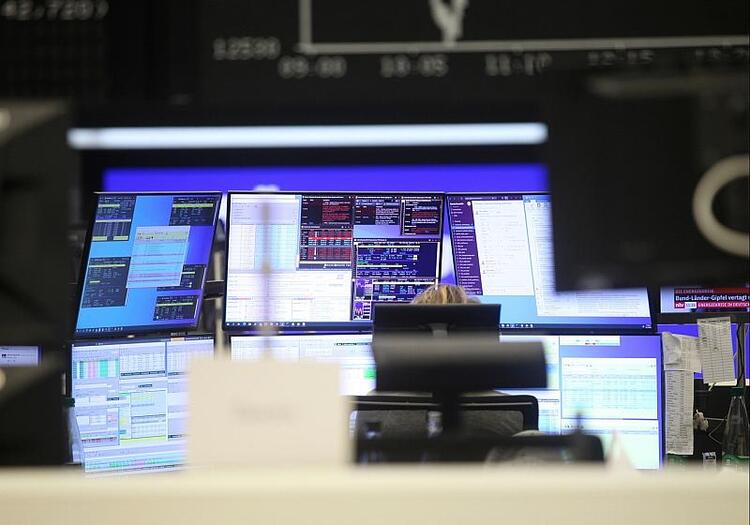 Dax am Mittag fester - Siemens stützt Frankfurter Börse