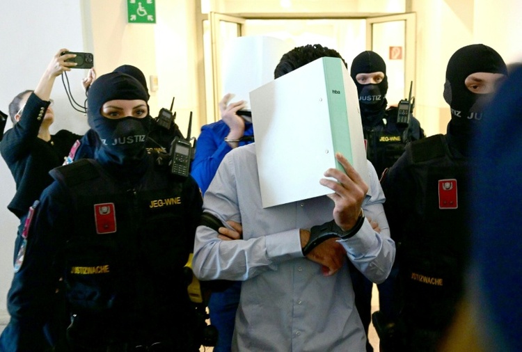 Anschlagsplan für Taylor-Swift-Konzert: Prozess gegen Dschihadisten in Österreich