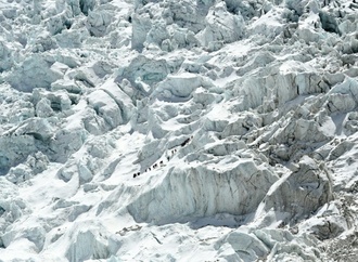Nach Blockade durch Eisblock: Route zum Lager 1 des Mount Everest frei