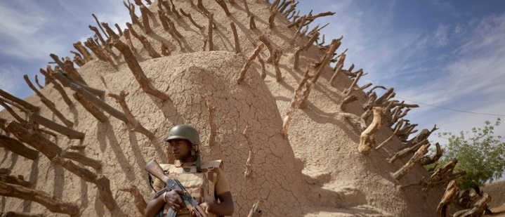 Kämpfe in Mali: Armee gibt Stellungen in Region Gao auf - Junta-Chef trifft russischen Botschafter
