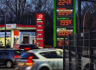 Umfrage: Mehrheit verändert Fahrverhalten trotz hoher Preise nicht