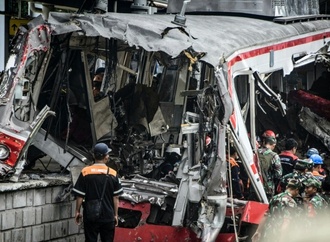 Mittlerweile 16 Tote durch schweres Zugunglück in Indonesien - alle Opfer Frauen