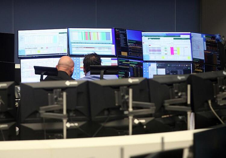 Dax dreht ins Plus - EZB-Zinsentscheid erwartet