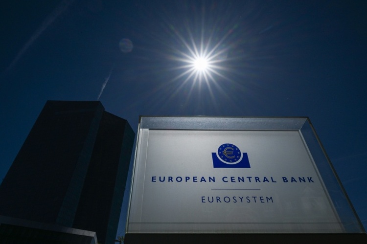 EZB lässt Leitzinsen weiterhin unverändert