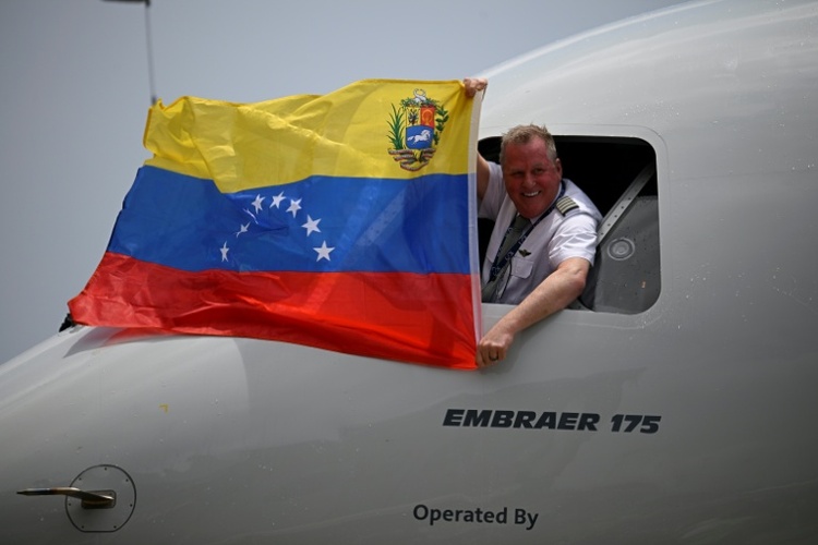 Erster direkter Linienflug zwischen USA und Venezuela seit 2019 in Caracas gelandet