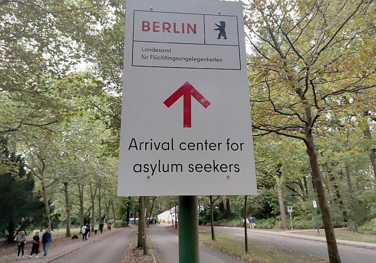 Zahl neuer Asylanträge im April erneut gesunken
