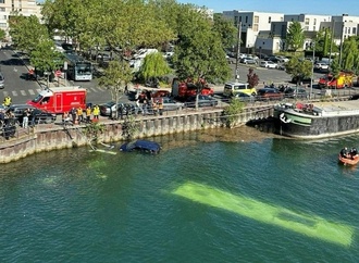 Bus stürzt nahe Paris in die Seine - alle vier Insassen gerettet
