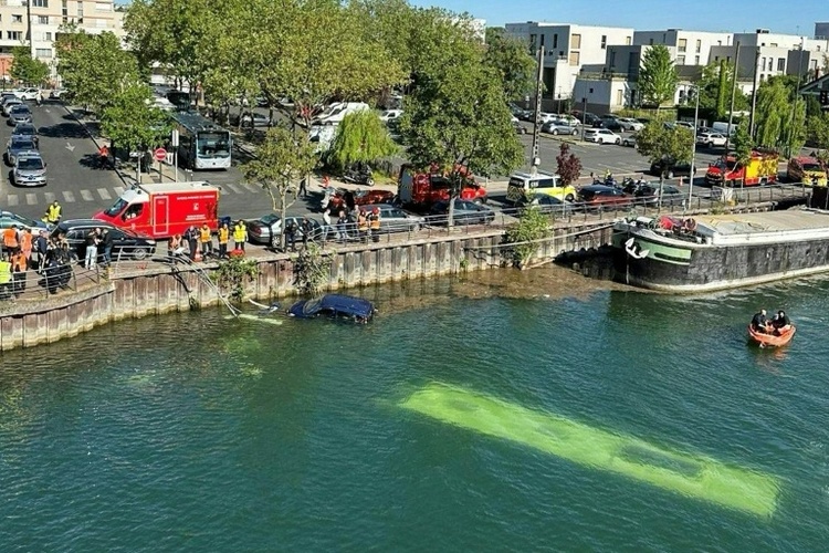 Bus stürzt nahe Paris in die Seine - alle vier Insassen gerettet