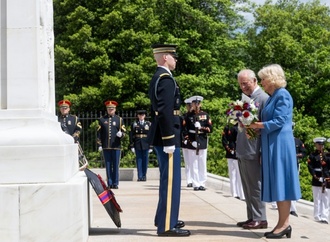 Charles III. und Camilla beenden US-Besuch mit Kranzniederlegung